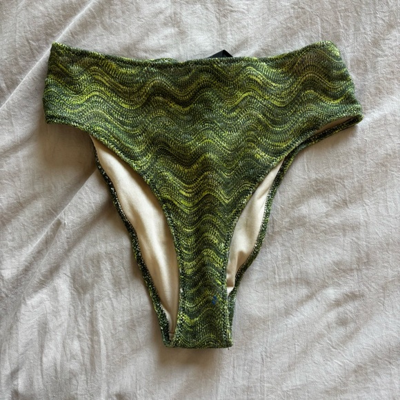 Bikini Bundle - Picture 4 of 10